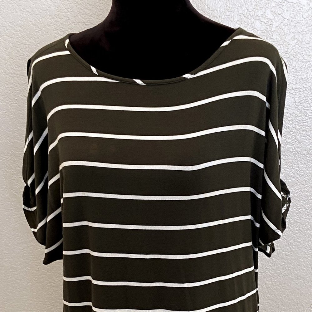 COLETTE Romey Cold Shoulder Dolman Short Sleeve Knit Top Hunter Green, Large